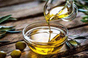 Allarme olio d’oliva, trovate sostanze nocive, tutti i dettagli