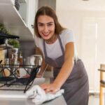 Questa è la frequenza giusta per lavare tutto in cucina