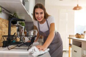 Questa è la frequenza giusta per lavare tutto in cucina